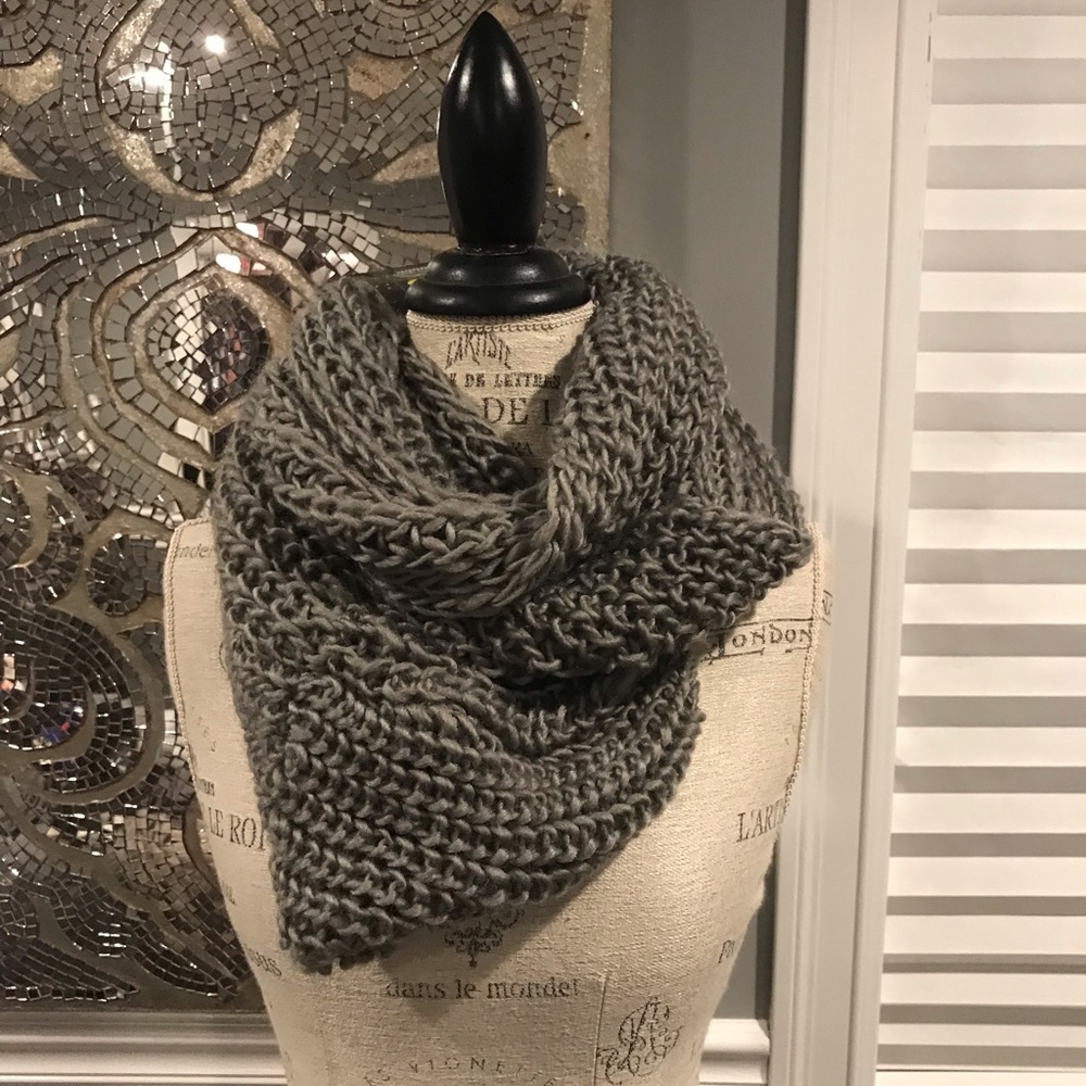 NWT Chunky Knit Infinity Scarf